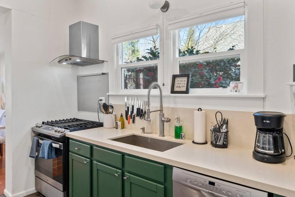 Downtown Napa Hot Tub Retreat - 3 Bed L 2 Bath Villa Exterior photo