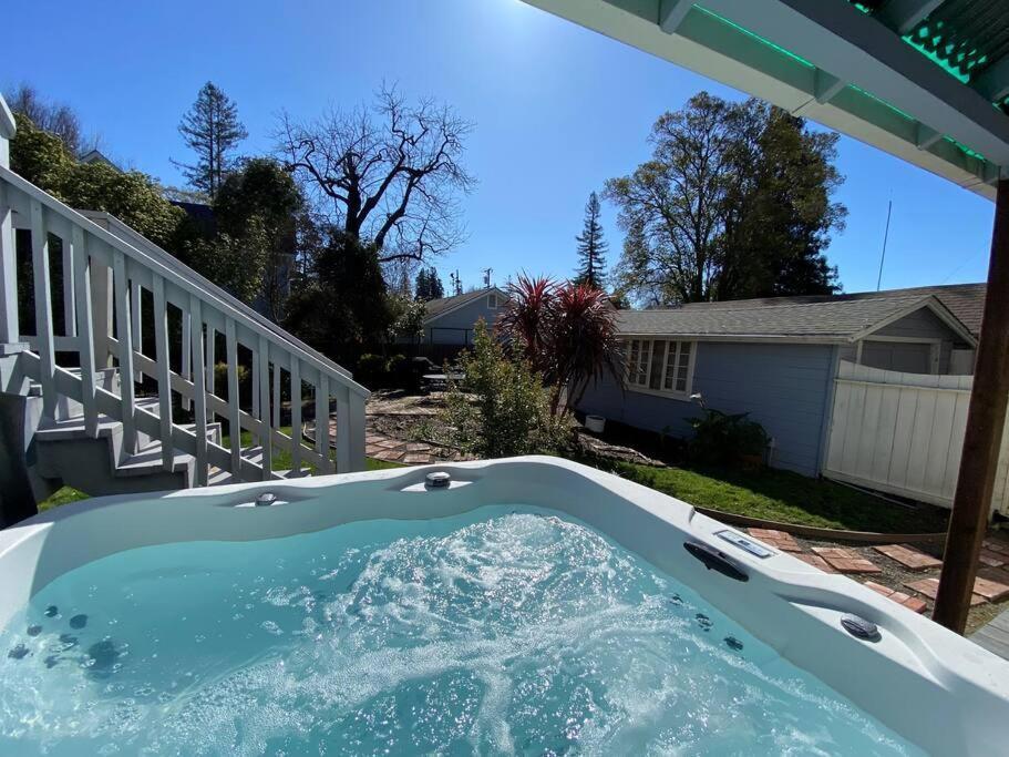 Downtown Napa Hot Tub Retreat - 3 Bed L 2 Bath Villa Exterior photo